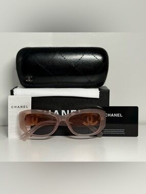CHANEL Pink Cat-Eye Sunglasses with Signature CC Logo